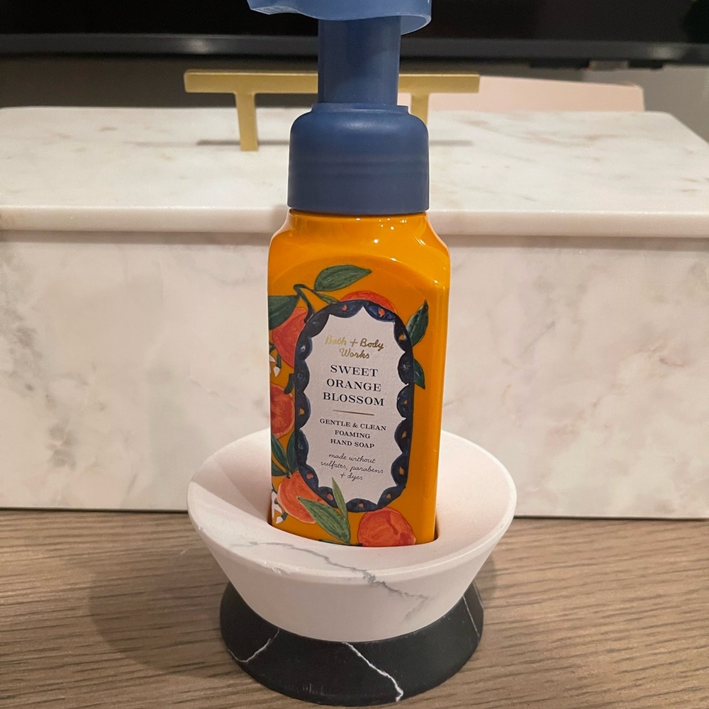 BBW BATH AND BODY WORKS MARBLE SOAP DISH HOLDER, FREE ORANGE BLOSSOM BLACK WHITE